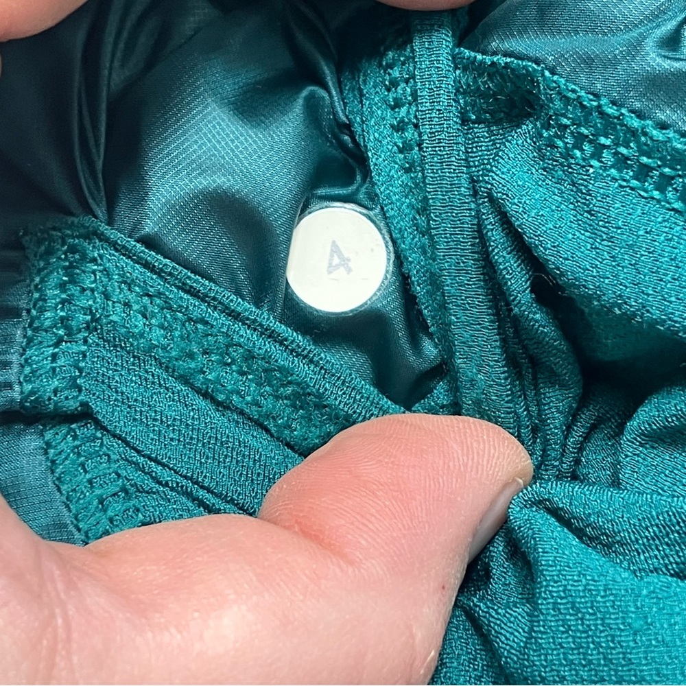 Lululemon Down For A Run Vest 4 - Picture 10 of 10